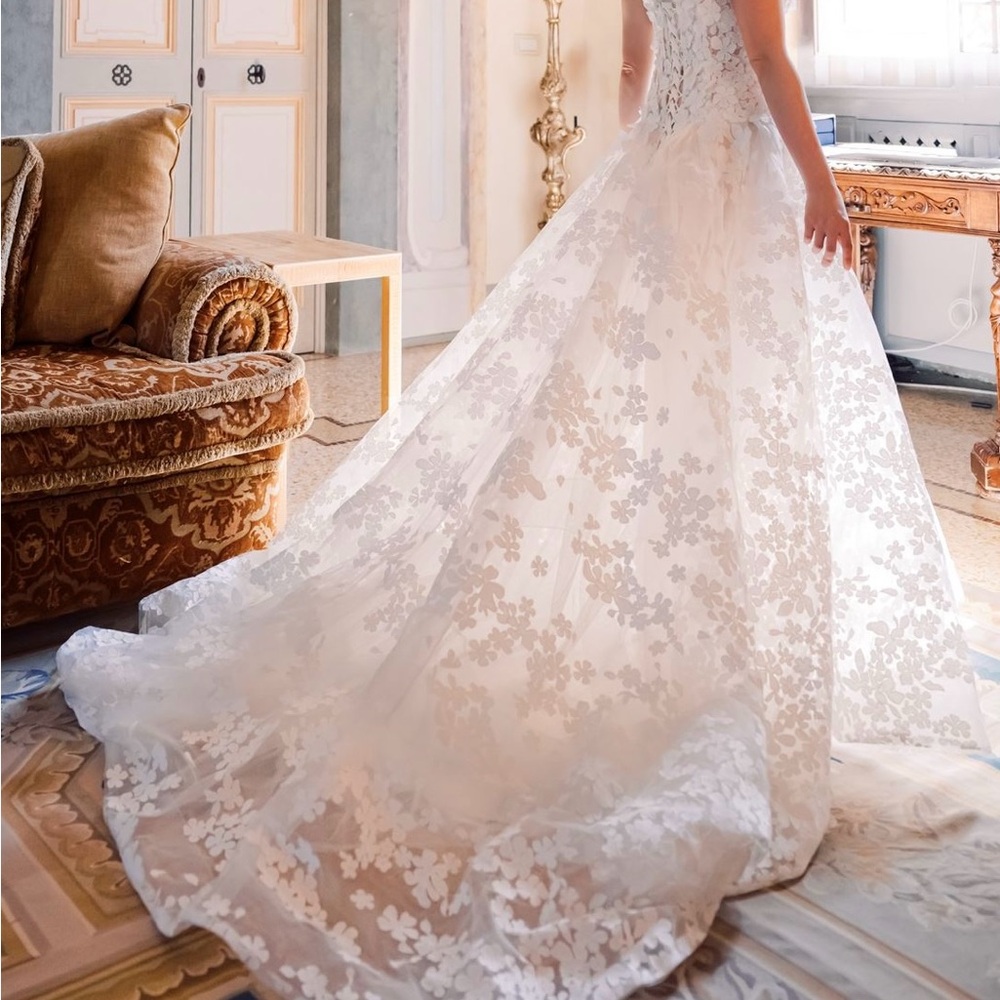 Custom A-line /Ballgown Bridal Gown – Monique Lhuillier Inspired | Lace & Tulle